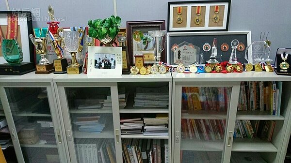 3.設有專區集結獲得的獎盃、獎牌與餐飲書籍。
