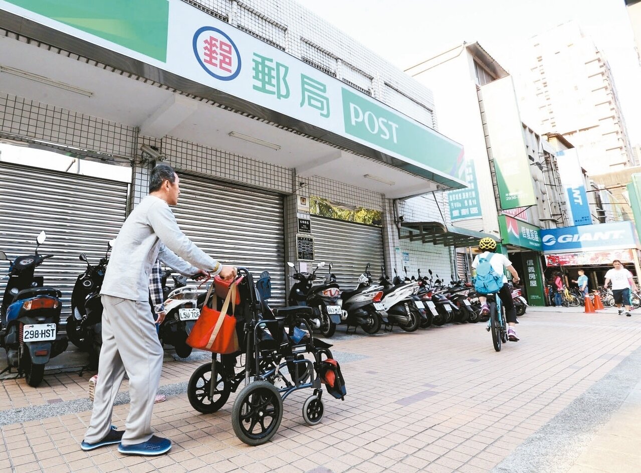 中華郵政今天表示, 他們不能經營長照,但會從輔助性的立場配合社福單位及地方政府。(聯合報系資料照)