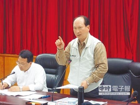 宜蘭縣代理縣長吳澤成(右)槓上交通部長賀陳旦後,引發外界關注,昨日縣府發布新聞稿釋出善意。(胡健森攝)