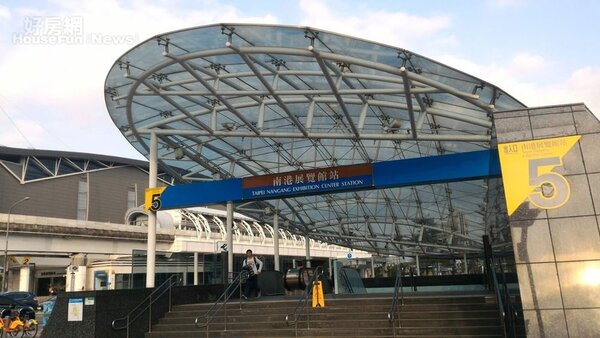 
4. 捷運「南港展覽館站」為南港區主要生活圈。
