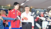 柯文哲打桌球　奧運國手江宏傑：有80分
