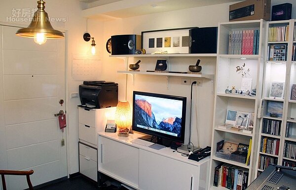 4.九坪大的錄音室原本為小套房，為了打造成理想中的錄音室，許多地方都砍掉重練，客廳原本為流理台，主臥與客廳則改建成錄音室。
