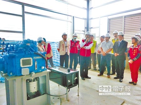 汛期將屆，台南市長賴清德13日視察土庫抽水站工程進度，全部工程預計7月22日完工，屆時仁德土庫抽水站合計達每秒15噸排水量。（曹婷婷攝）