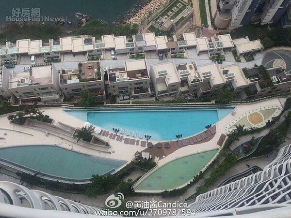 3.貝沙灣住戶自高樓層拍下面海的獨棟別墅。(翻攝自黃油醬微博)