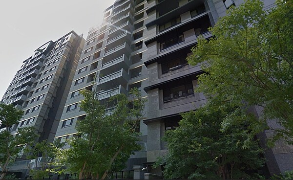 日前因詐賭案登上新聞版面的豪宅「米蘭苑」,徐乃麟以低價出租。(圖/翻攝自Google map)