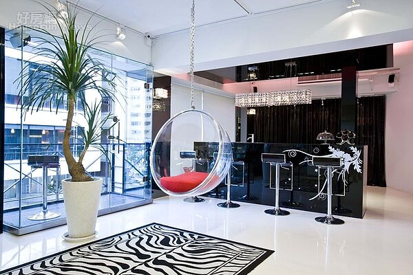 4 .SOGO商圈門市，店內裝潢主打時尚流行風。
