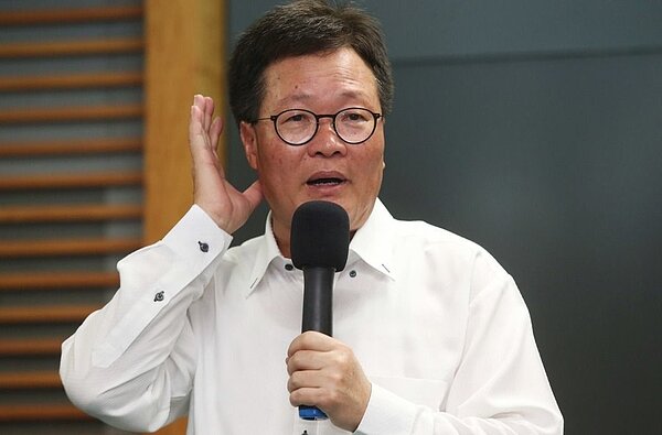 因中油天然氣供應中斷造成8月15日大停電，中油董事長陳金德18日向院長林全請辭確定獲准。 記者林俊良／攝影