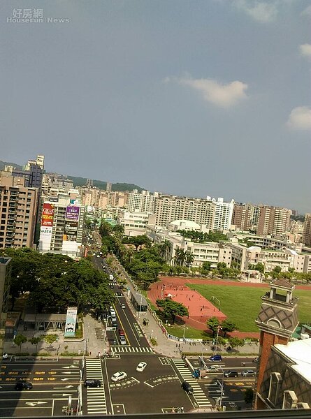 左營 高雄 北高雄 漢神巨蛋生活圈 學校 操場 學區 蛋黃區 (好房網News林美欣攝影)