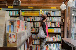 書店更是值得一逛，在此消磨大部分時光。