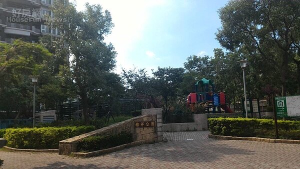 3.鄰近「雅祥公園」,公園綠地有助於提升房價。