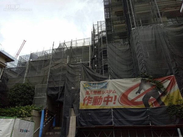 日本定期會為外牆進行整修工程。（郭紀子提供）