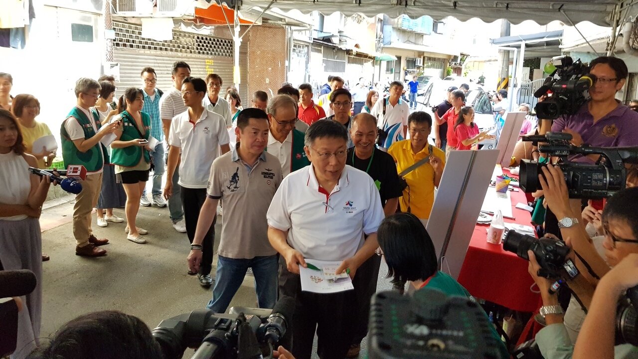 台北市長柯文哲昨表示,閉幕式會場周邊拒馬可以不用就不用,但以柵欄限制的區域、距離一定會加大,相關計畫明天中午做最後決定。 記者翁浩然/攝影