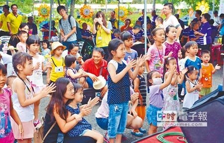 屏縣府將廢棄營區打造成為社福據點,更是假日親子共遊好去處。(林和生攝)