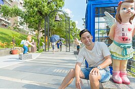 重新裝潢後的碧潭也多了許多藝術創作，每個轉角與小角落都有令人驚喜的發現。後方的綠色隧道更是情侶牽手散步的絕佳去處。