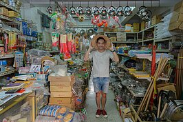 雖然大賣場林立，便利商店也很方便，不過充滿人情味的五金行還是當地居民解決生活大小事的最佳選擇。
