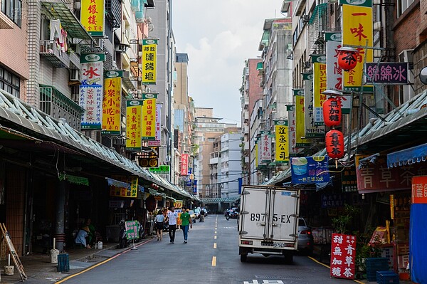 碧潭 生活圈 碧潭吊橋 傳統市場 美食 河畔咖啡 綠色隧道 划船 天鵝船 夜景