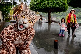 遇到週末假日，還有機會看到街頭藝人的表演。