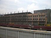 向陽地下道填平設分隔島惹議