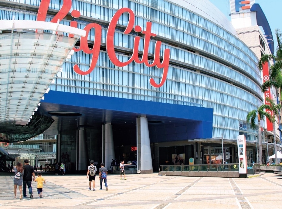 遠東巨城購物中心今年也擴大約2,500坪營運面積，來完整連結並豐富目前的營業項目，持續引進高人氣的品牌。