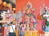 普渡招待好兄弟　「大士爺」管秩序