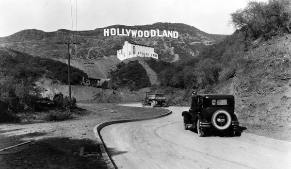 當年的好萊塢字樣為「HOLLYWOODLAND」（圖／美國電影公司網站）