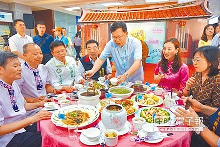 客家文化節起跑,深受好評的「客家月光團圓音樂宴」,今年將在新屋范姜老屋席開110桌,於中秋佳節前夕9月30日晚間,邀請大家一起賞月光、聽音樂、食豐沛。(甘嘉雯攝)