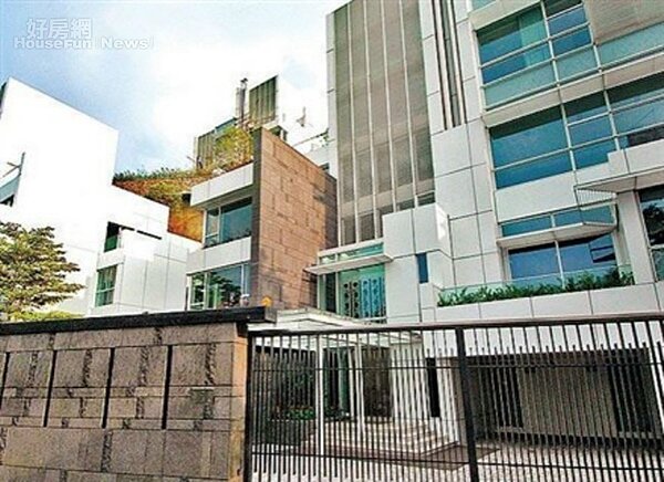 4.「天比高」坐落在山頂普樂道。(翻攝自新浪財經微博)