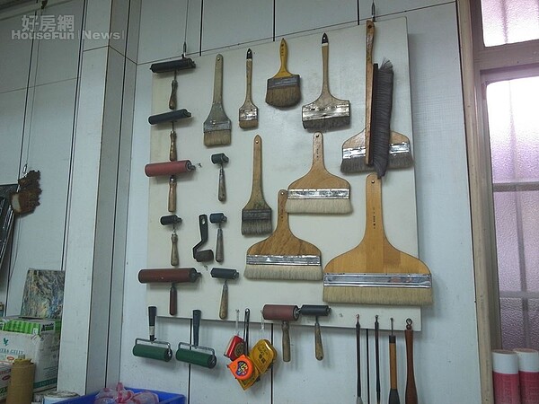 7. 各種絹印版畫的設備齊全。