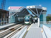 高雄輕軌月底全線通車　11月起收費