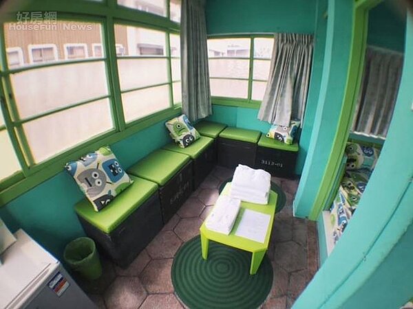 8-9.三樓四人房選用毛怪與大眼怪作為樓層基色，也特地找了可愛怪獸圖案床單搭配，許多小朋友一爬上三樓全瘋了。
