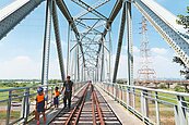 說故事展驚豔　親子重登高屏舊鐵橋