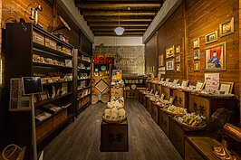 在一樓還有復古文創的商品販售。