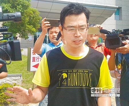 對於家屬質疑司機是否行駛中滑手機,橋頭地檢署昨明確表示「沒有」(林雅惠攝)