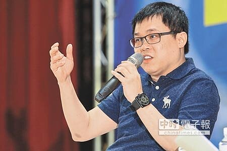 積極籌辦星宇航空的前長榮航空董事長張國煒,14日晚上應邀演講成功之母系列講座,暢談創業心路歷程。圖/鄧博仁