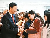 朱立倫：公務員加薪　約聘雇一起