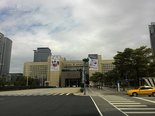 3.	台北市政府附近生活機能好，交通也很便捷，吸引許多商務客來租房。
