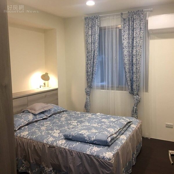 4.	白底藍花的青花瓷色調房間。
