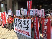 塭仔圳重劃座談　警民拉扯衝突