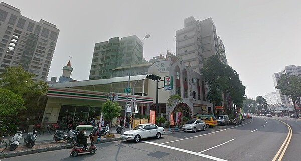 高雄楠梓區德惠路段(圖/翻攝自Google Map)
