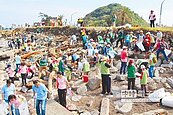 減塑愛地球　200人和平島淨灘