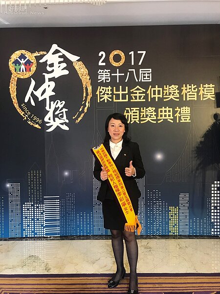 以熱忱的服務面對給一位客人,並且打造一個充滿愛的團隊,讓李彩寧在逆勢中創造佳績。(李彩寧提供)