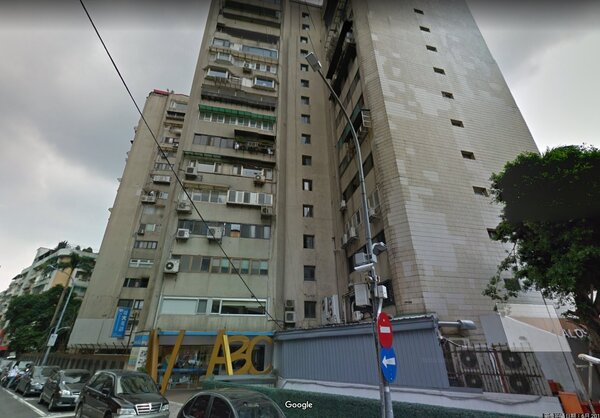 台北市議員李新9/28清晨在安和路前妻家11樓處墜樓 (翻攝google map)