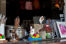 簡單的柑仔店是當地唯一的「購物中心」。不過因為寶藏巖就在公館商圈旁，購物再容易也不過，因此這間商店反而成為具有當地特色的商店。