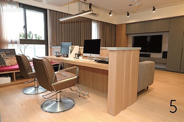 一開門就驚豔!植栽牆讓三房兩廳不呆板