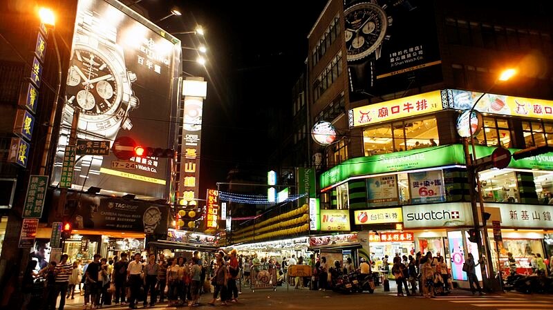 基隆廟口夜市商圈(圖/維基百科)