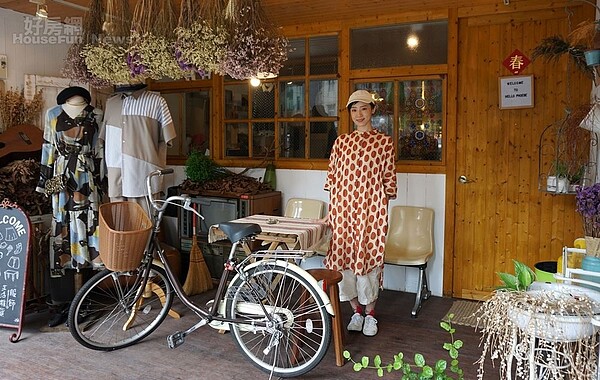 1.卸下演員身份，林子熙化身古著店老闆娘，店面隱身在巷弄之間，彷彿置身時空秘境。

