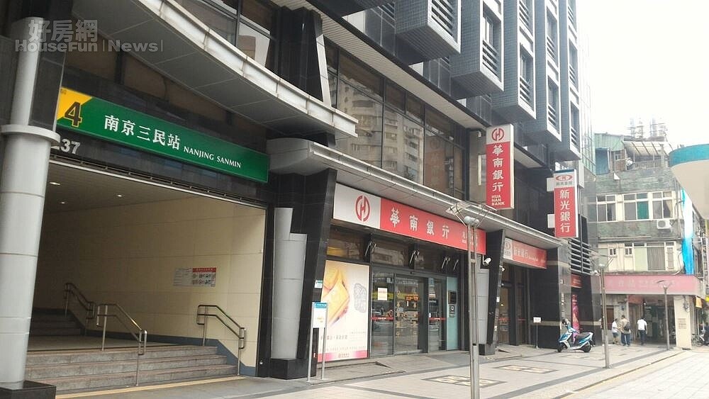 5.	捷運南京三民站周邊生活機能健全。
