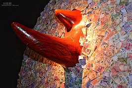 施力仁透過作品，呼籲人類不要再為了金錢，殘忍的獵殺犀牛了。