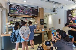 秋老虎發威，就在離仁愛路不遠處的大安路上，雪人兄弟冰品等你來品嘗。