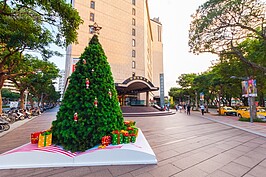 文青聖地誠品書店也是顏世峰十分喜歡去的地方，不僅有滿滿的書香，還有道地彈牙的美食。